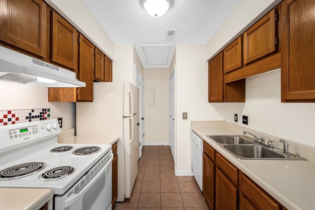 172 Brooke Castle Dr, Hermitage, TN 37076