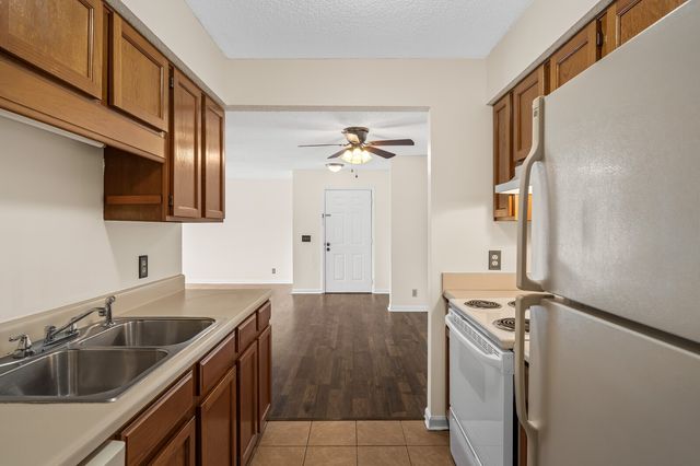 172 Brooke Castle Dr, Hermitage, TN 37076