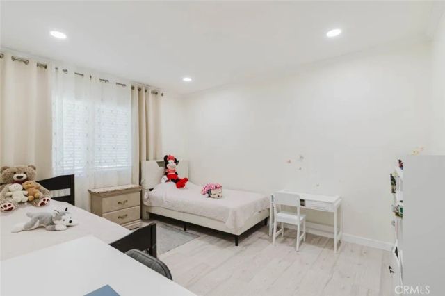8963 Mclennan, Northridge, CA 91343