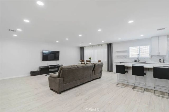 8963 Mclennan, Northridge, CA 91343