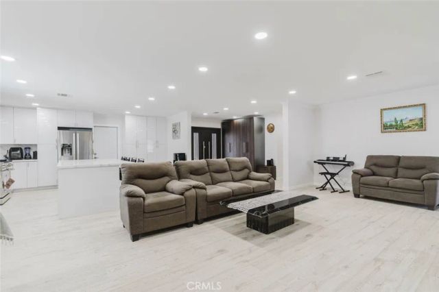 8963 Mclennan, Northridge, CA 91343