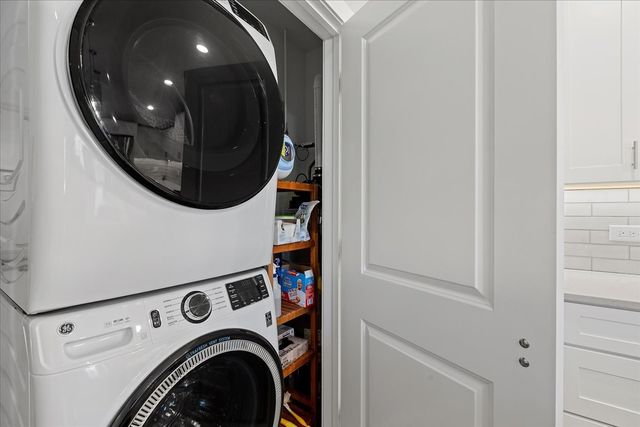 319 S Glendale Avenue 303, Barrington, IL 60010