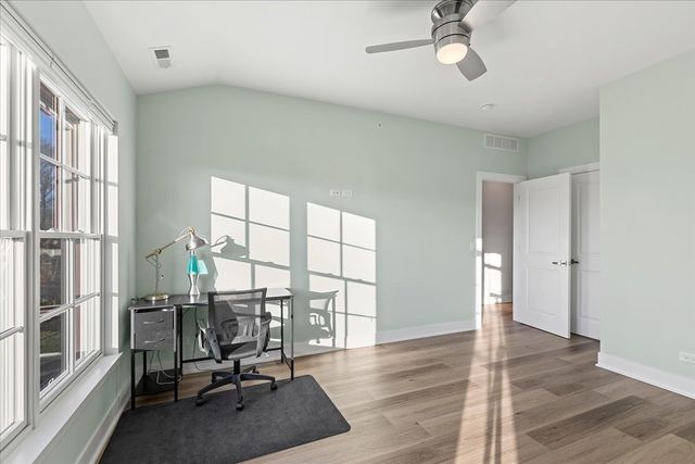 319 S Glendale Avenue 303, Barrington, IL 60010