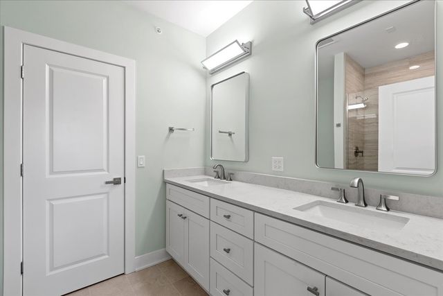 319 S Glendale Avenue 303, Barrington, IL 60010