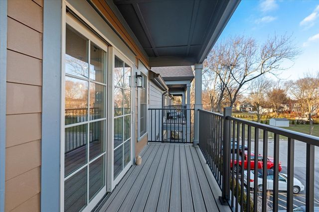 319 S Glendale Avenue 303, Barrington, IL 60010