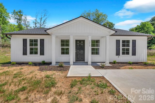 1210 Old Greenbriar Drive, Lancaster, SC 29720