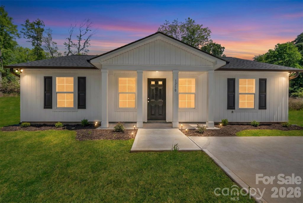 1210 Old Greenbriar Drive, Lancaster, SC 29720