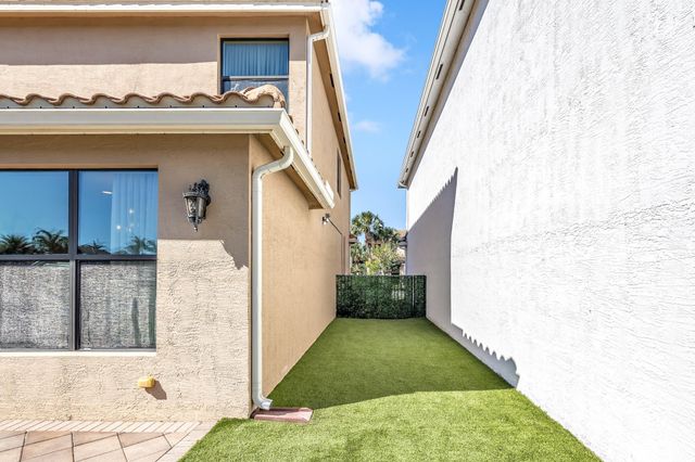 14586 Alabaster Avenue, Delray Beach, FL 33446