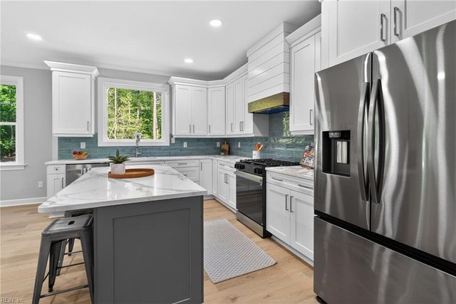 940 Dare RD, Yorktown, VA 23692