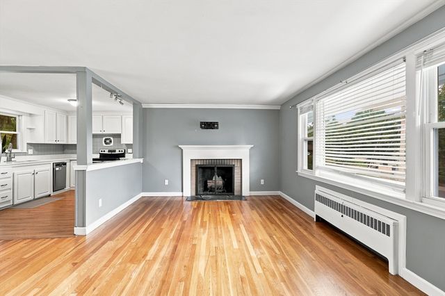28 Hilltop Circle, Worcester, MA 01609