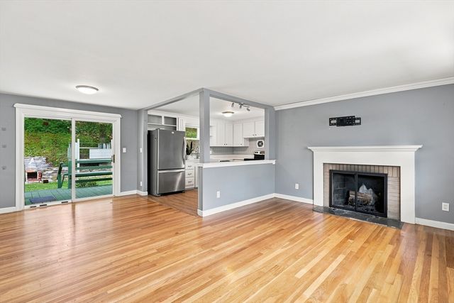 28 Hilltop Circle, Worcester, MA 01609