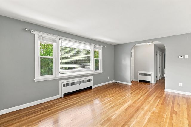 28 Hilltop Circle, Worcester, MA 01609