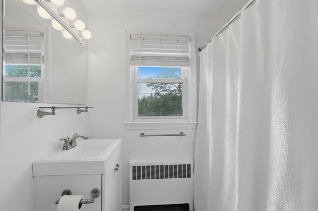 28 Hilltop Circle, Worcester, MA 01609