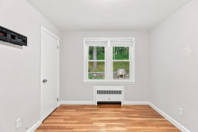 28 Hilltop Circle, Worcester, MA 01609
