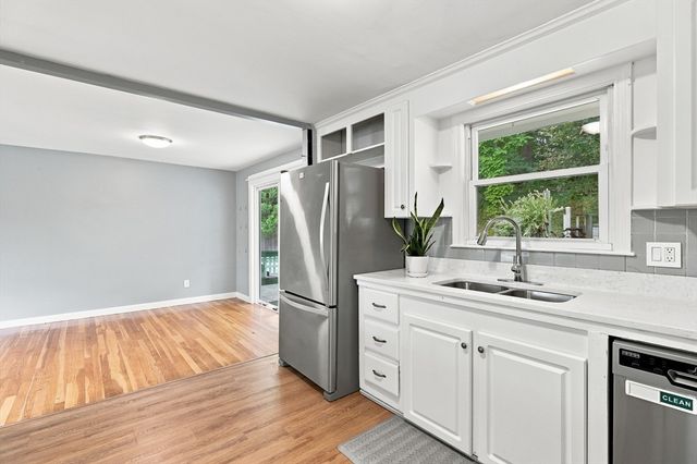 28 Hilltop Circle, Worcester, MA 01609