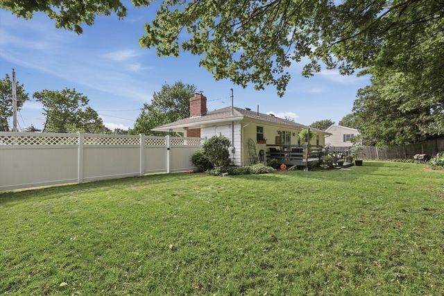 28 Hilltop Circle, Worcester, MA 01609