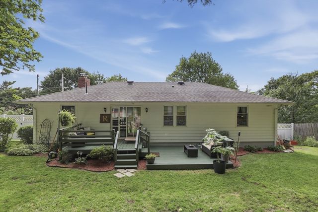 28 Hilltop Circle, Worcester, MA 01609