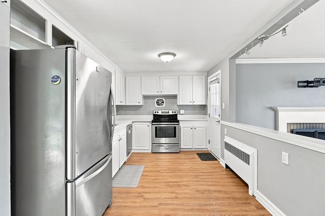 28 Hilltop Circle, Worcester, MA 01609