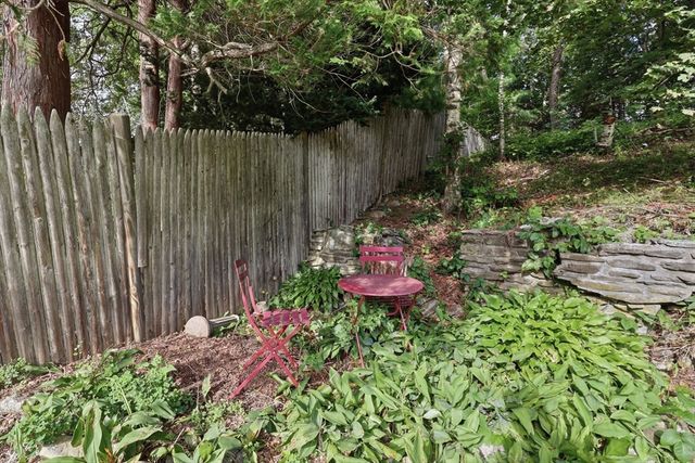 28 Hilltop Circle, Worcester, MA 01609