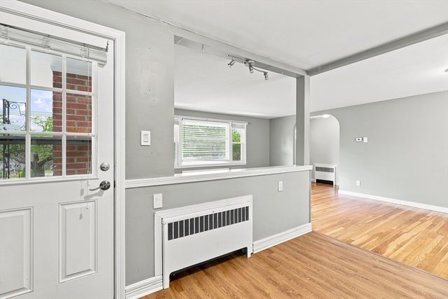 28 Hilltop Circle, Worcester, MA 01609