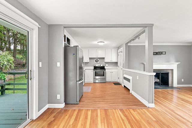 28 Hilltop Circle, Worcester, MA 01609