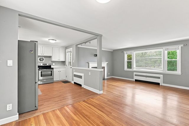 28 Hilltop Circle, Worcester, MA 01609