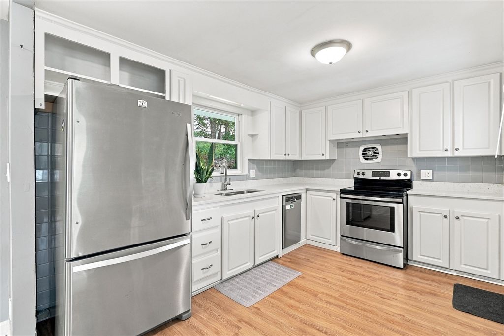 28 Hilltop Circle, Worcester, MA 01609