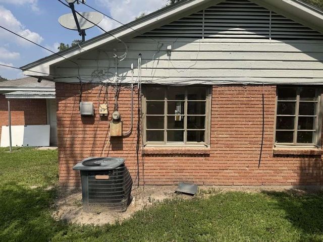 121 E Riverwood Drive, Houston, TX 77076