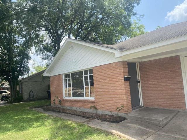 121 E Riverwood Drive, Houston, TX 77076