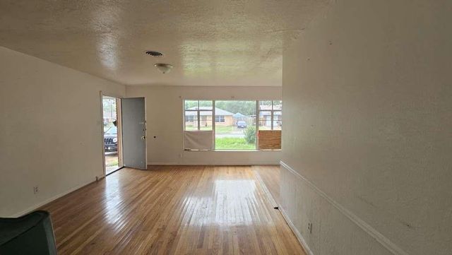 121 E Riverwood Drive, Houston, TX 77076