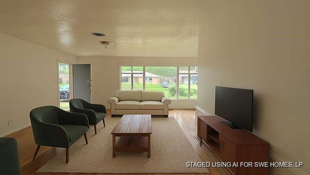 121 E Riverwood Drive, Houston, TX 77076