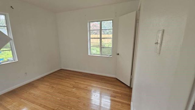 121 E Riverwood Drive, Houston, TX 77076