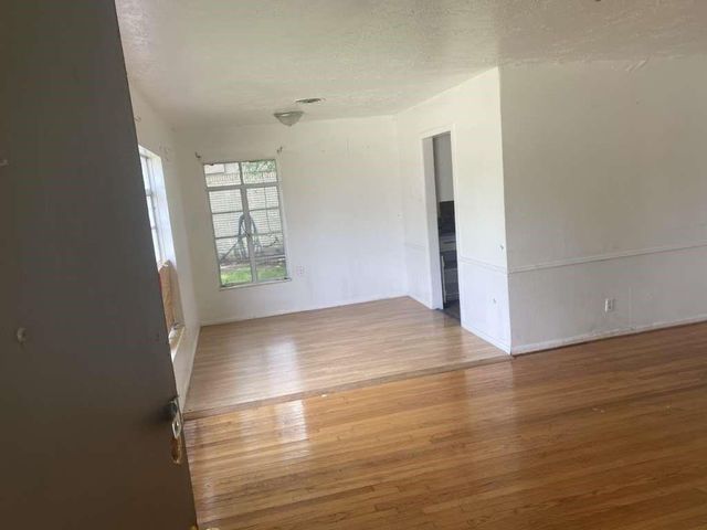 121 E Riverwood Drive, Houston, TX 77076