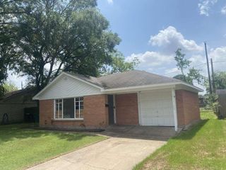 121 E Riverwood Drive, Houston, TX 77076