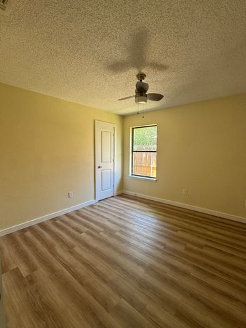 6319 Holiday Lane, North Richland Hills, TX 76182