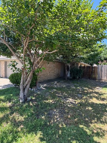6319 Holiday Lane, North Richland Hills, TX 76182