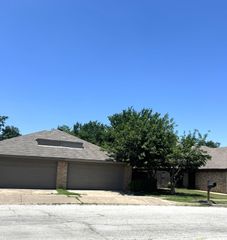 6319 Holiday Lane, North Richland Hills, TX 76182