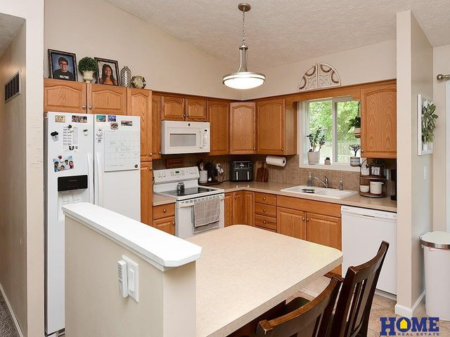 6141 NW Gary Street, Lincoln, NE 68521