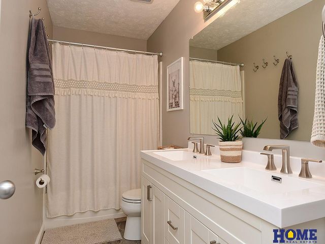 6141 NW Gary Street, Lincoln, NE 68521