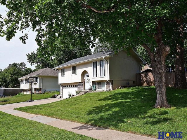 6141 NW Gary Street, Lincoln, NE 68521