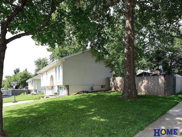 6141 NW Gary Street, Lincoln, NE 68521