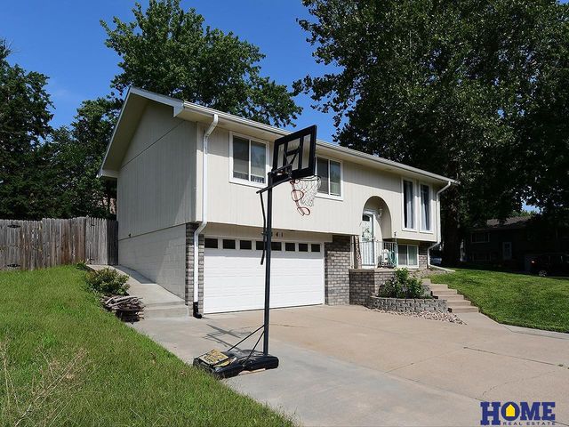 6141 NW Gary Street, Lincoln, NE 68521