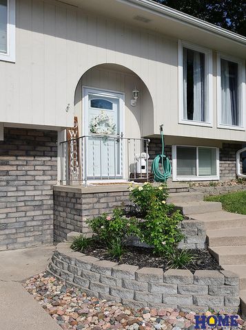 6141 NW Gary Street, Lincoln, NE 68521