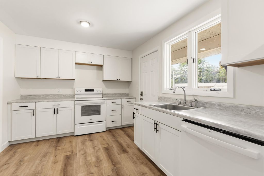 228 Congress Circle, Topsham, ME 04086 — photo 4