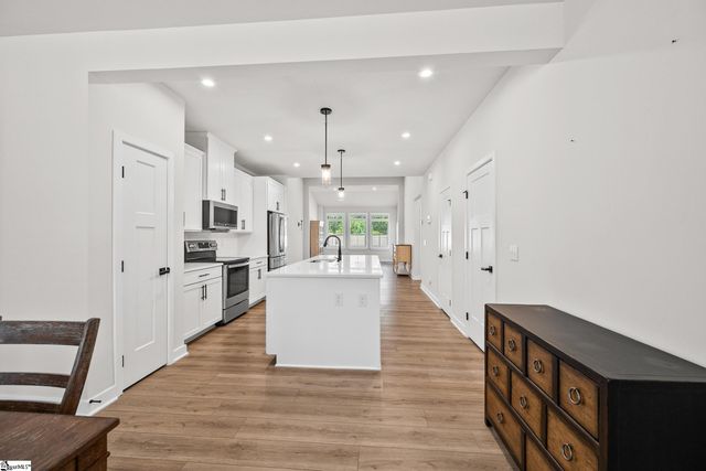 160 Moss Hollow Way, Simpsonville, SC 29680