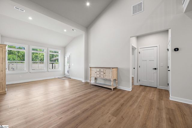 160 Moss Hollow Way, Simpsonville, SC 29680