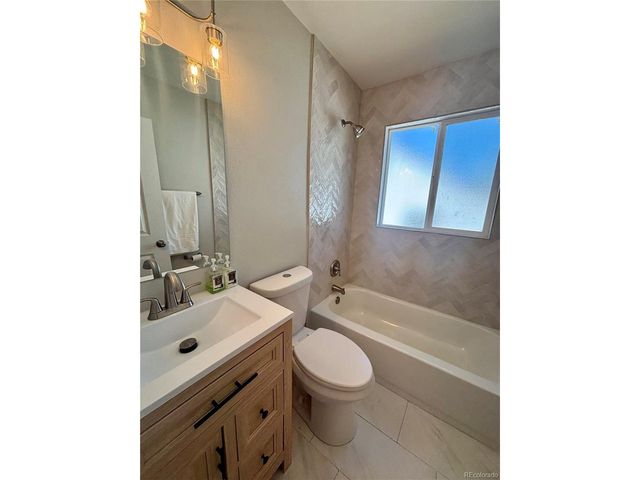 2582 S High St, Denver, CO 80210