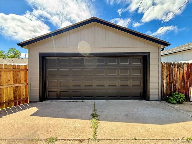 2582 S High St, Denver, CO 80210