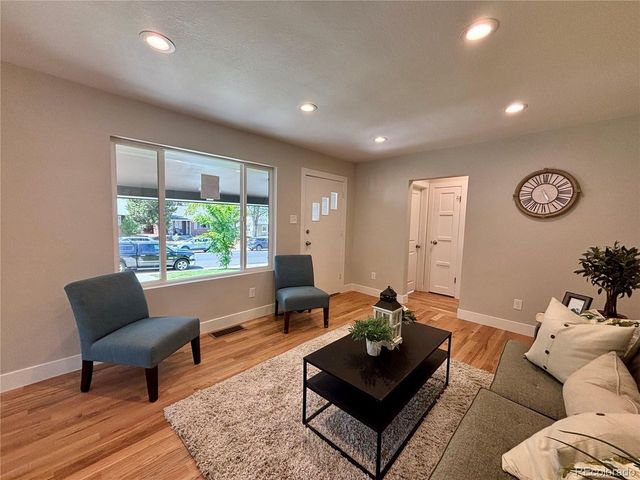 2582 S High St, Denver, CO 80210