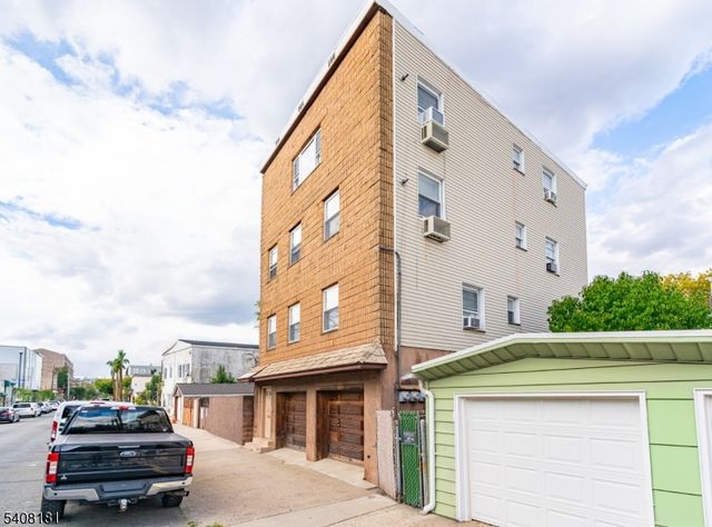 228 E Kinney St, Newark City, NJ 07105